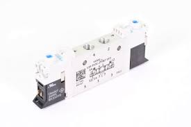 Valve électropneumatique Festo VUVG-L10-PS3C-ZT-M7-1P3